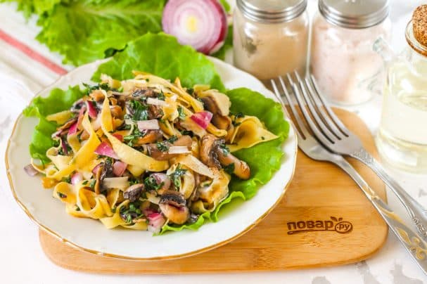 Salad with pancakes and mushrooms