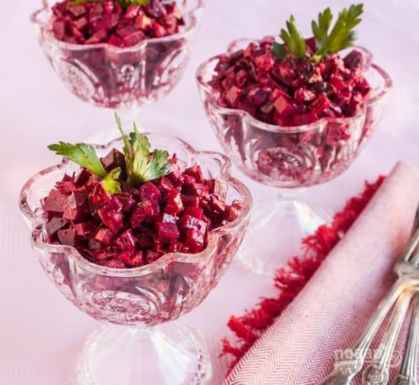 Салат із чорносливом