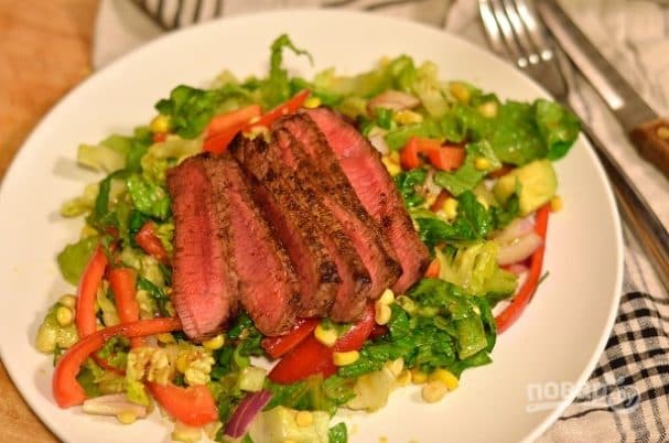 Beef and bell pepper salad