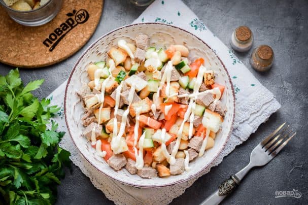 Салат з ялавічынай і фасоллю