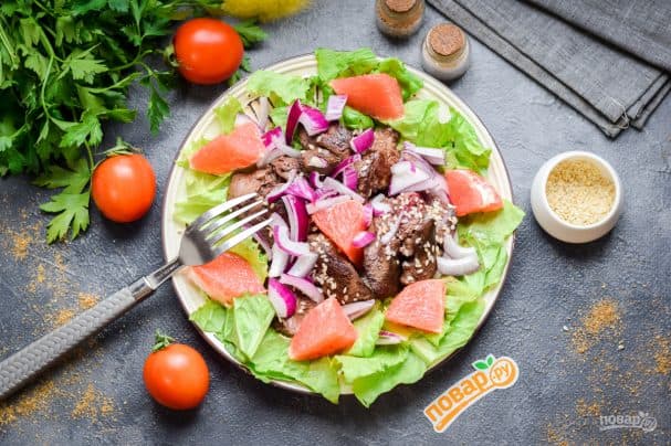 Grapefruit and liver salad