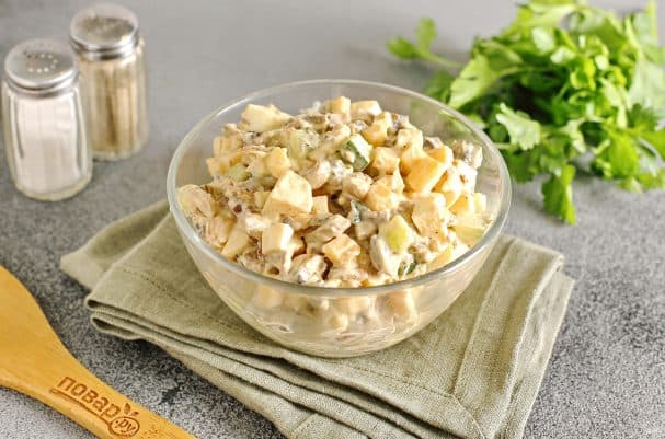 Salad with fried mushrooms