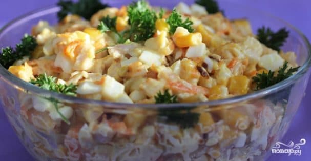 Salad with turkey and corn