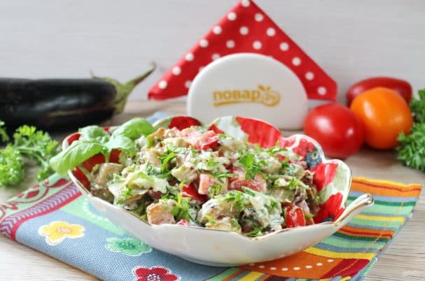 Salad with fried eggplants and fresh tomatoes