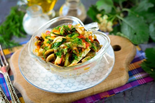 Салат с жареными крабовыми палочками