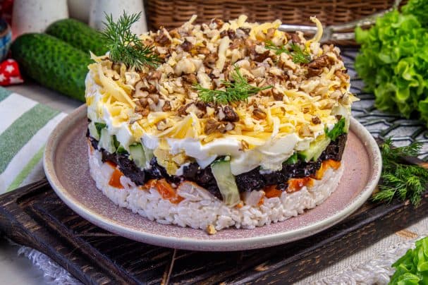 Salad with smoked chicken, prunes, and walnuts