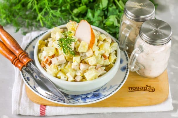 Салат з копчанай курай і бульбай