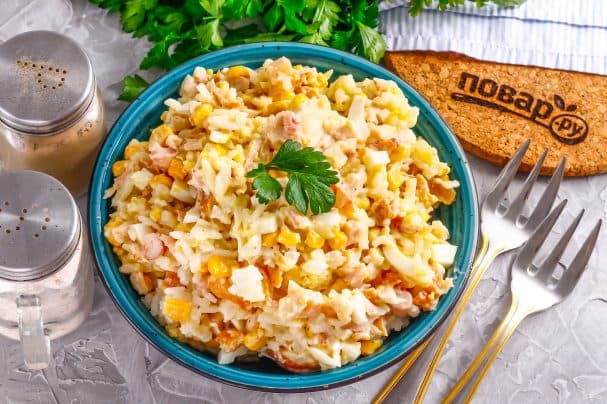 Салат з копчанай курай і рысам
