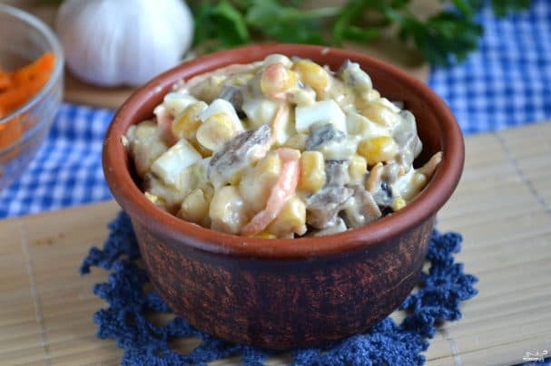 Салат з карэйскай морквой і грыбамі