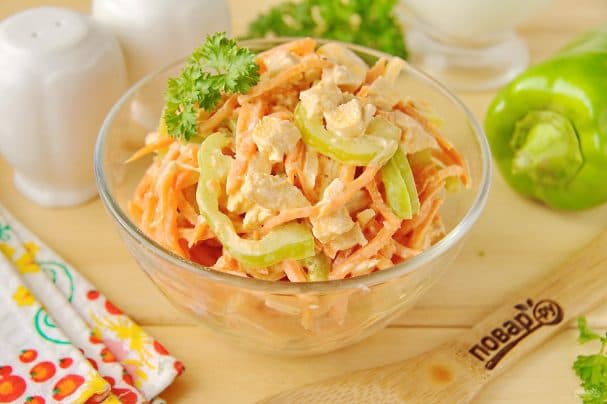 Салат з карэйскай морквой і курыцай
