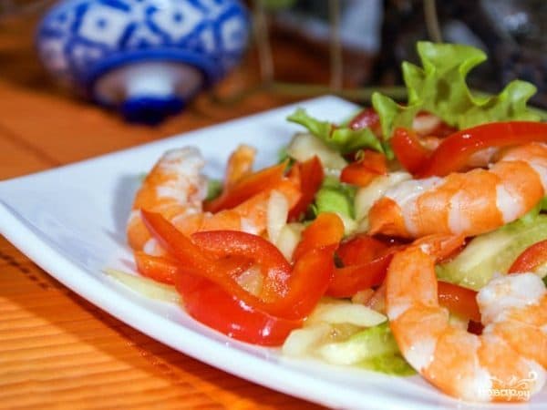 Салат с креветками и болгарским перцем