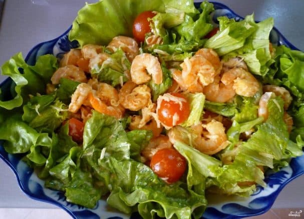 Shrimp and cherry tomato salad