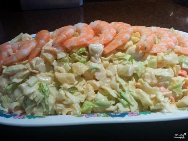 Shrimp and lettuce salad