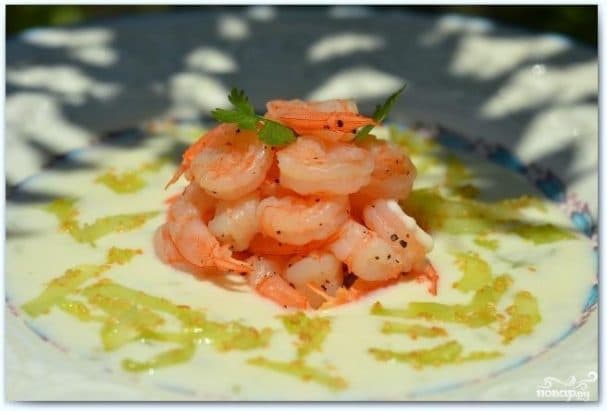 Shrimp salad with lime sauce