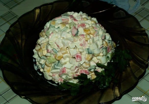 Салат з кукурузай і агурком