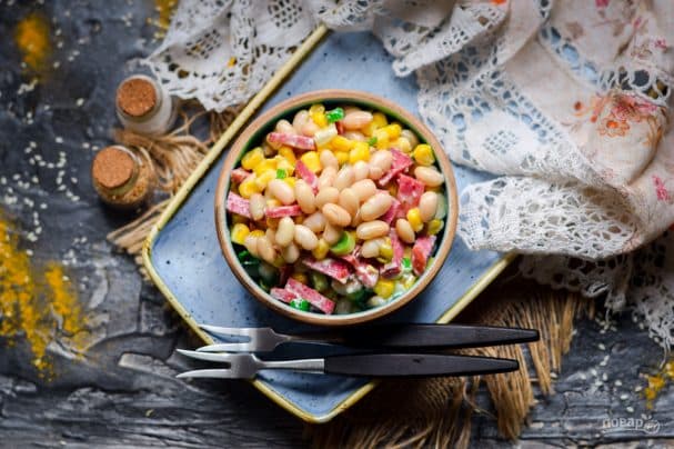 Salad with corn, sausage, and beans