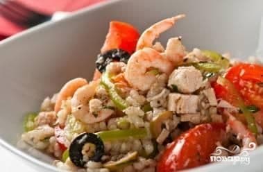 Салат з куркою та креветками