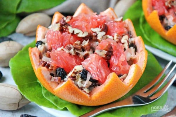 Салат з курыцай у грейпфрукце