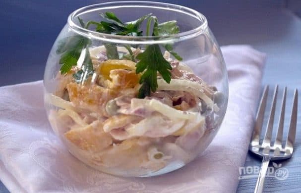 Салат з курынай дымленай грудкай просты