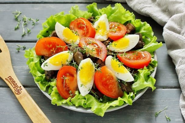 Salad with chicken liver without mayonnaise