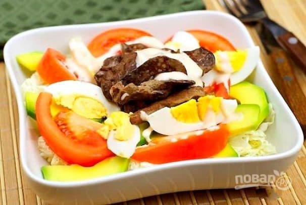 Салат с куриной печенью и пекинской капустой