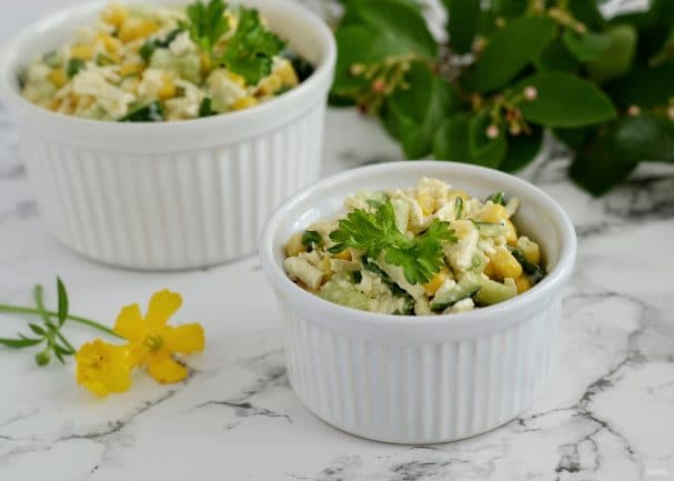 Салат з цибулею та кукурудзою