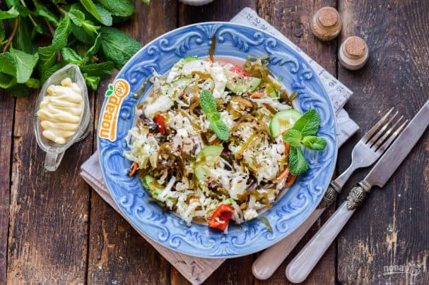 Salad with seaweed and Chinese cabbage
