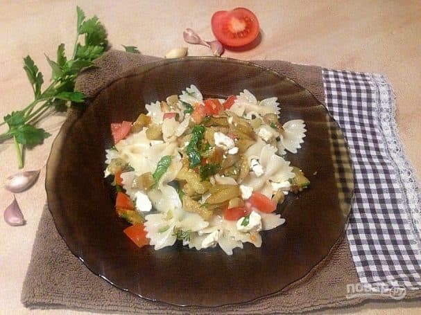 Салат з пастай, баклажанамі і брынзай