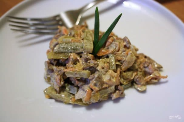 Salad with liver and cucumbers