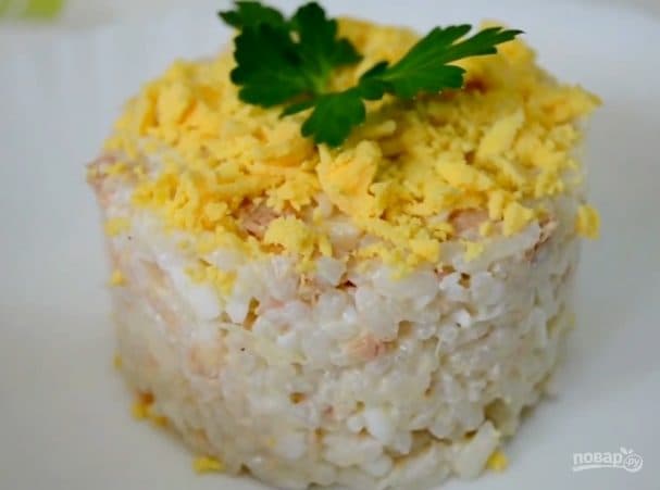 Салат із рисом і рибними консервами