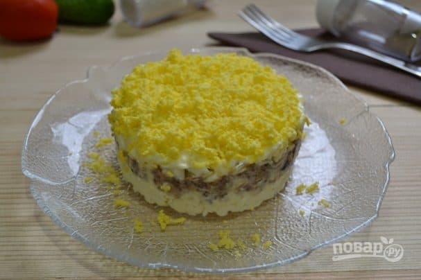 Salad with sardines and cheese