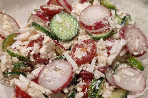 Vegetable and cottage cheese salad