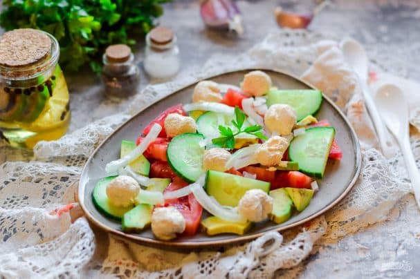 Salad with cottage cheese