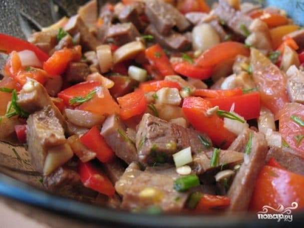 Salad with tongue and tomatoes