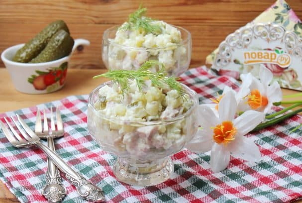 Салат із свининою та солоними огірками