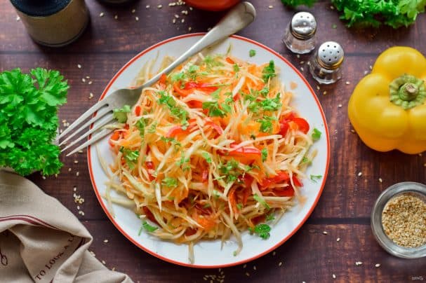 Cabbage, carrot, and pepper salad