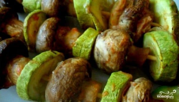 Шашлык з шампінйёнаў у духоўцы