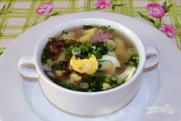 Sorrel soup on meat broth