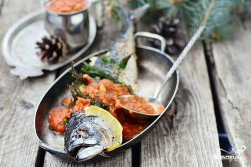 Скумбрия в томатном соусе