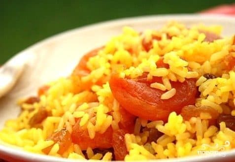 Sweet pilaf with dried fruits