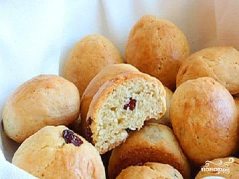 Butter cookies with raisins