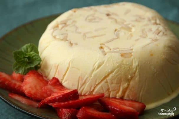Creamy lemon semifreddo
