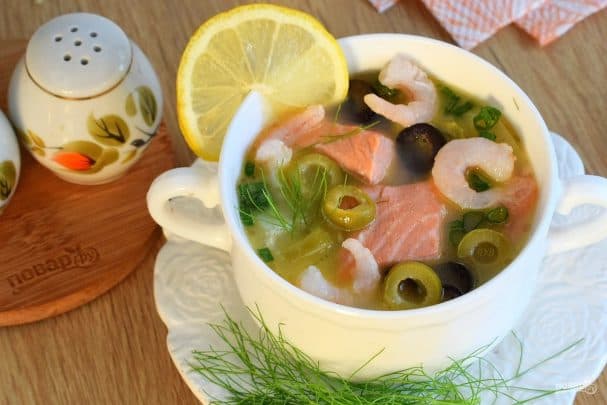 Creamy salmon and shrimp soup