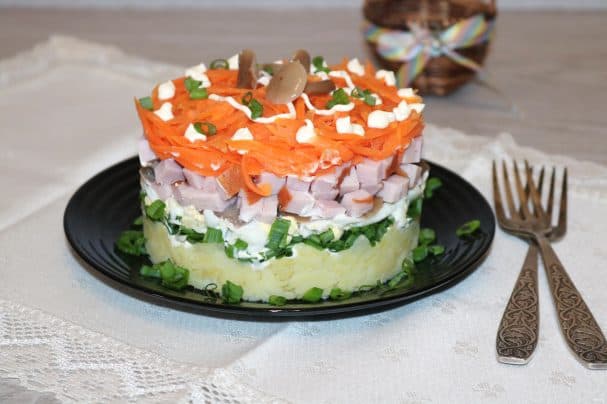 Layered salad with ham and mushrooms