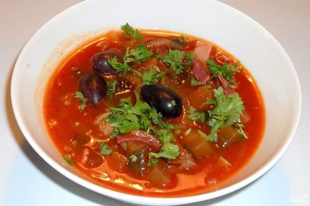 Chicken solyanka in a multicooker