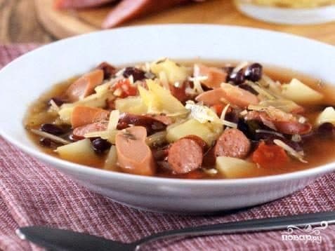 Bean soup with sausages