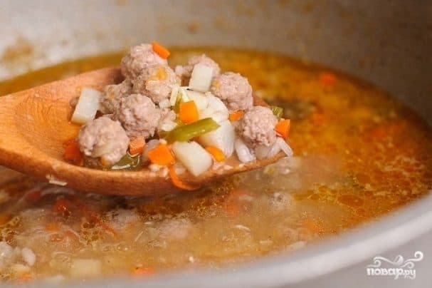 Суп з фрикадельками та помідорами