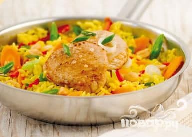 Свиные котлеты с рисом и овощами