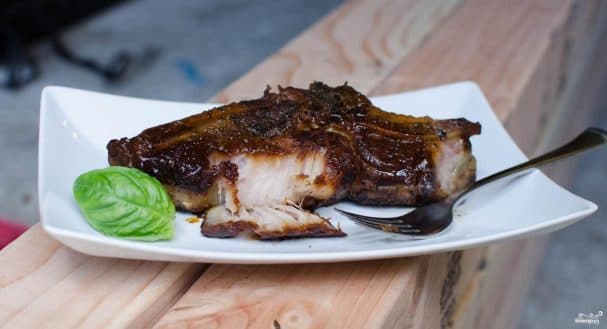 Baked pork ribs with onions