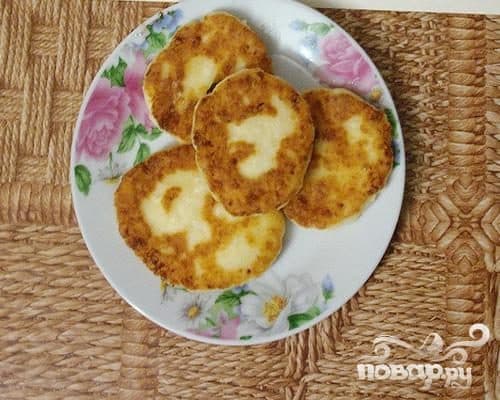 Cottage cheese pancakes with condensed cocoa
